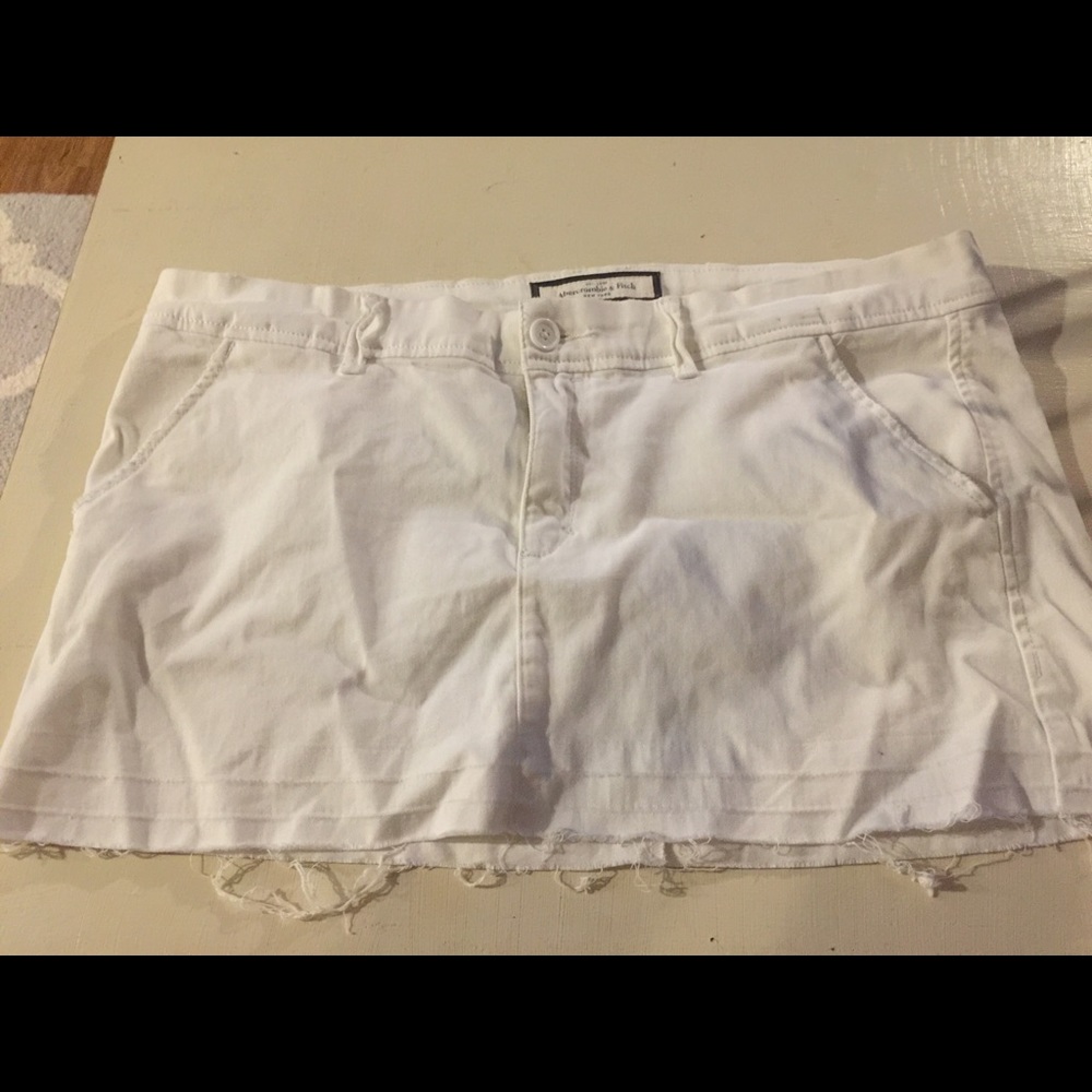 White distressed skirt size 10 Abercrombie